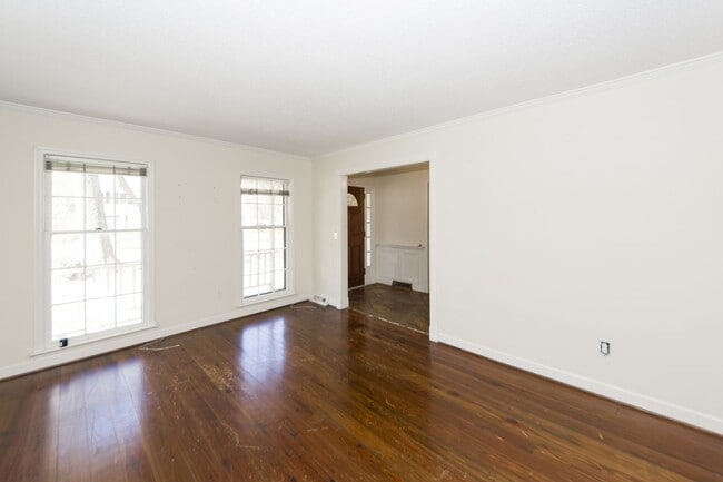 Building Photo - 5 Bedroom 3 Bath Home in Parkshore - Charl...