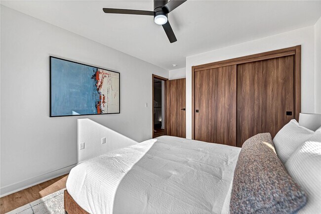 Building Photo - 1122 Emilia Ave