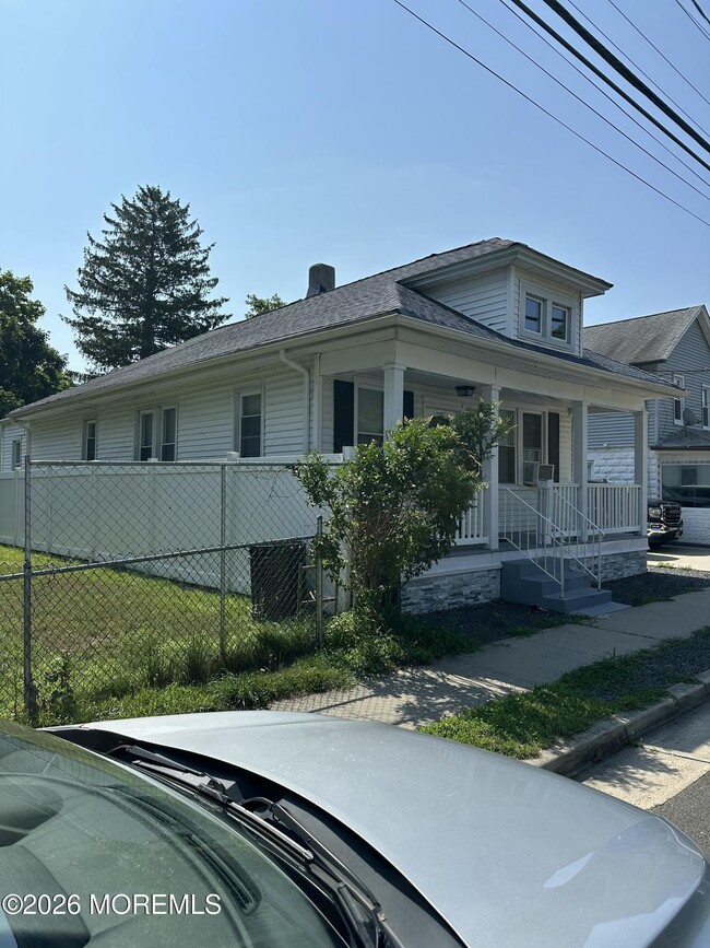 Building Photo - 116 Dewitt Ave