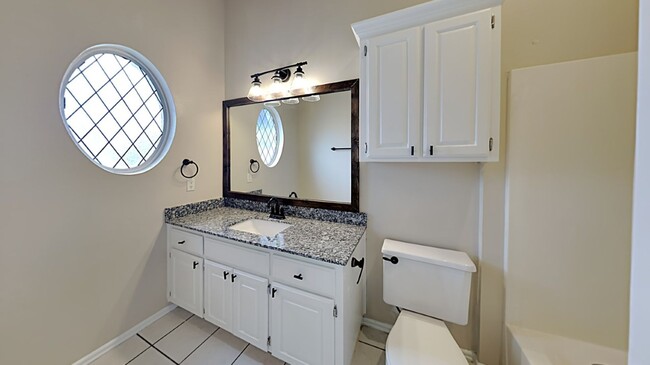 Building Photo - Fantastic 3 Bedroom 2 Bathroom Home in Moo...