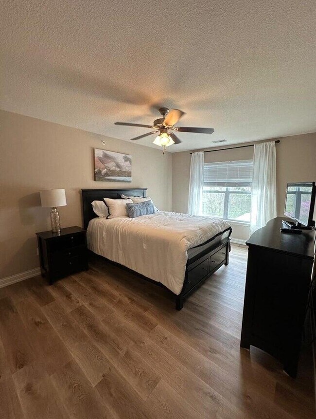 Building Photo - 2212 Chapel Hill Rd