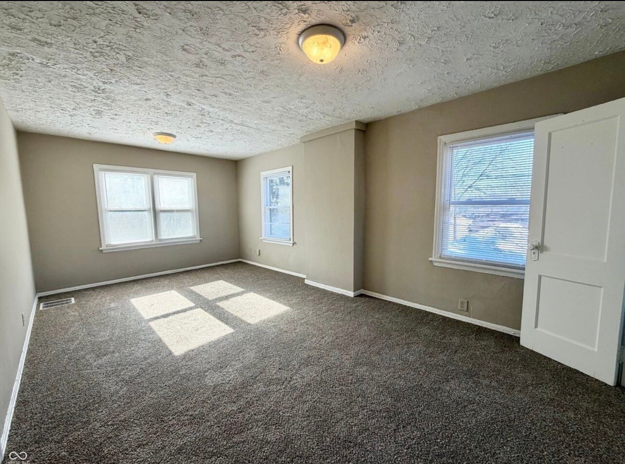 Building Photo - 4002 Rookwood Ave