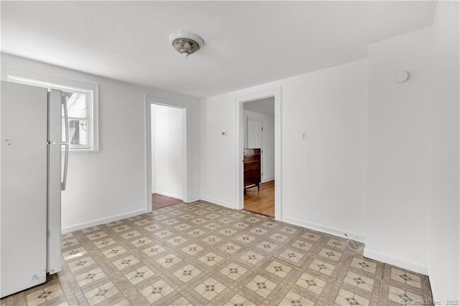 Building Photo - 11 Hallmark Pl