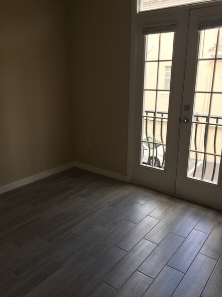 Building Photo - 501 Knights Run Ave