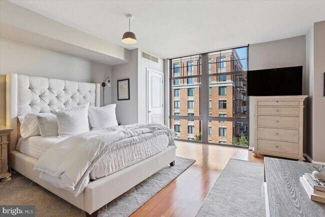 Building Photo - 1021 N Garfield St