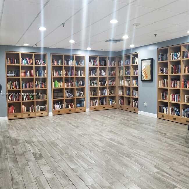 Building Photo - 850 N Miami Ave