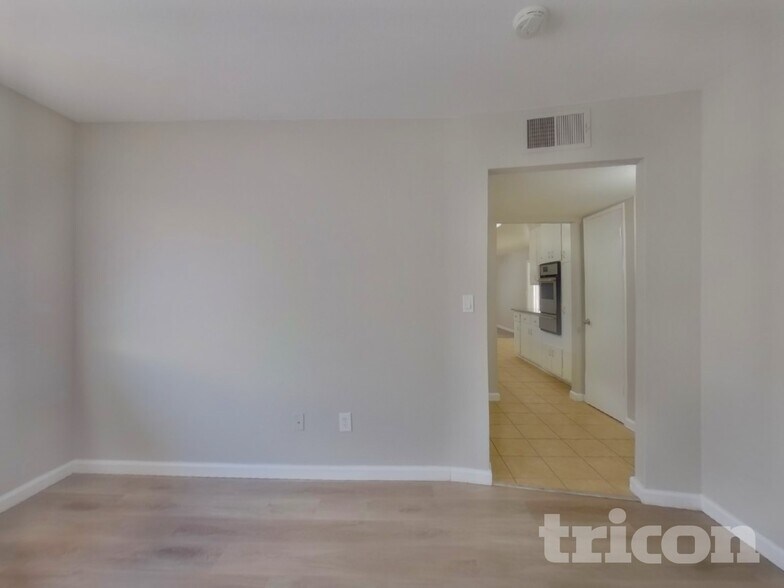 Building Photo - 3105 Rozanna Ct