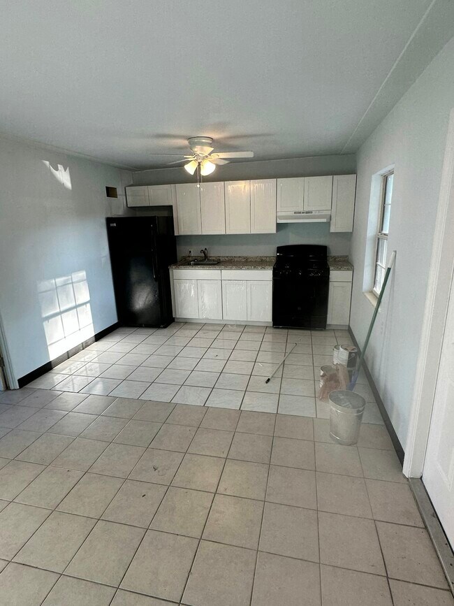 Building Photo - 10464 106th Ave N