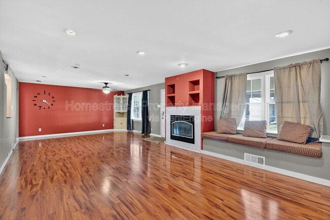 Building Photo - 1255 St Antoine St