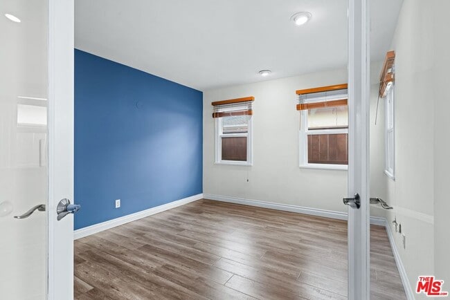 Building Photo - 8176 La Jolla Shores Dr