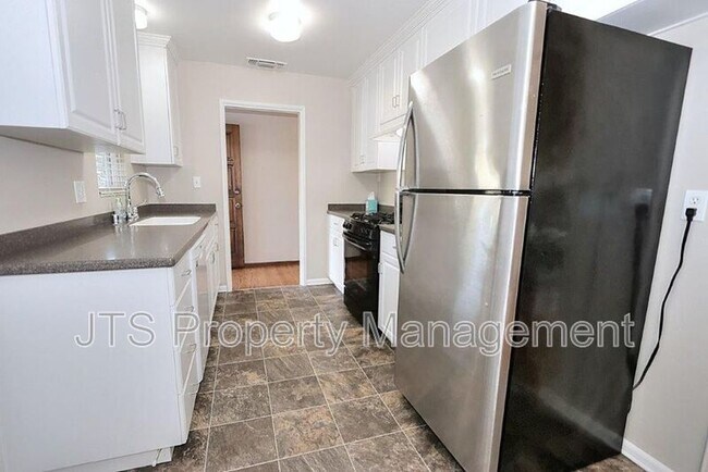 Building Photo - 10624 Chardonay Dr