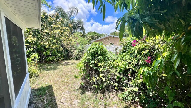 Building Photo - Lovely 3 Bedroom, 2 Bathroom Home in Melbo...