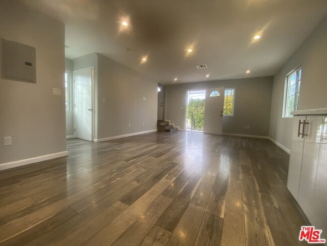 Building Photo - 8448 Fenwick St