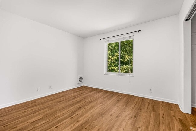 Building Photo - 2601 Hillsboro Pike