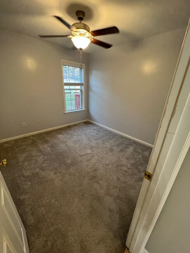 Building Photo - Beautiful 3 bed Ranch on Half an Acre with...