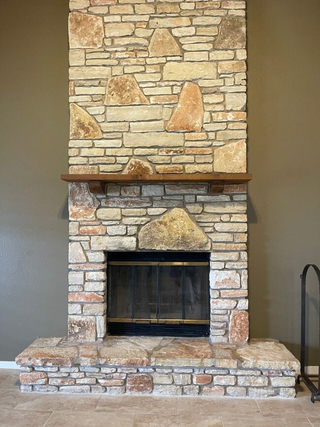 Building Photo - NEW ON MARKET