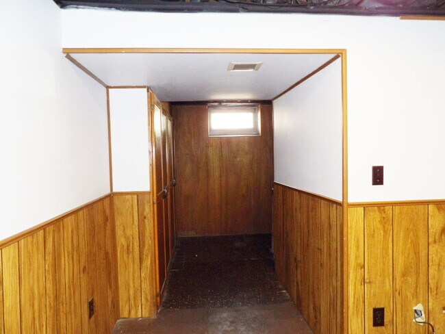 Building Photo - 3 Bedrooms | 2 Bathrooms Near UofM