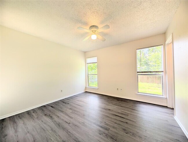 Building Photo - 2036 Redwing Way