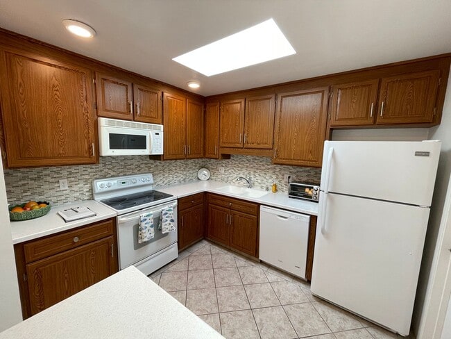 Building Photo - Rio Del Mar Condo - 2bed/2bath + den