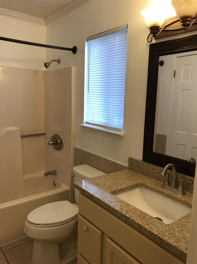 Building Photo - 37 Log Pl