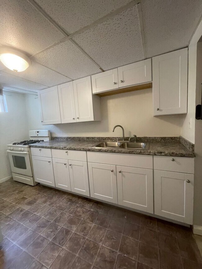 Building Photo - Ogden 1 Bedroom Basement Apartment, 800 sq...