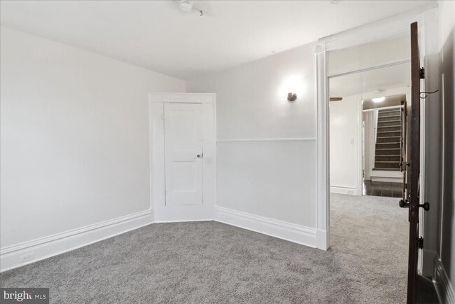 Building Photo - 819 E Marion St