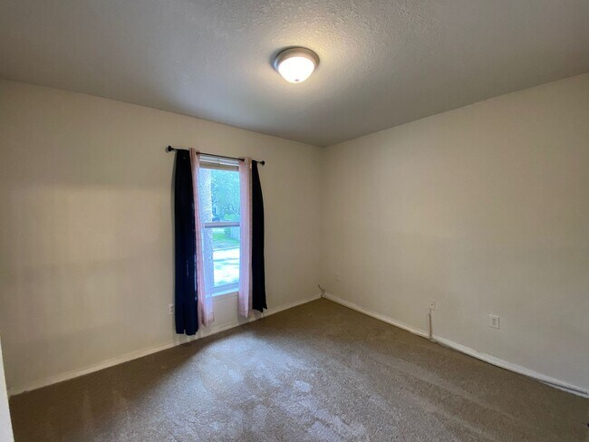 Building Photo - Top floor - 2 Bedrooms, 2 Bathrooms