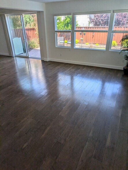 Slider to backyard - 655 San Marino Ct