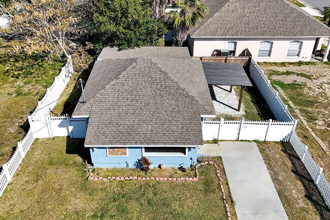 Building Photo - Prime Haines City Location | Move-In Ready 2BD/1BA Minutes from Hwy 27 | Section 8 Welcome