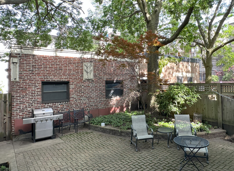 Rear Yard - 2217 N Magnolia Ave