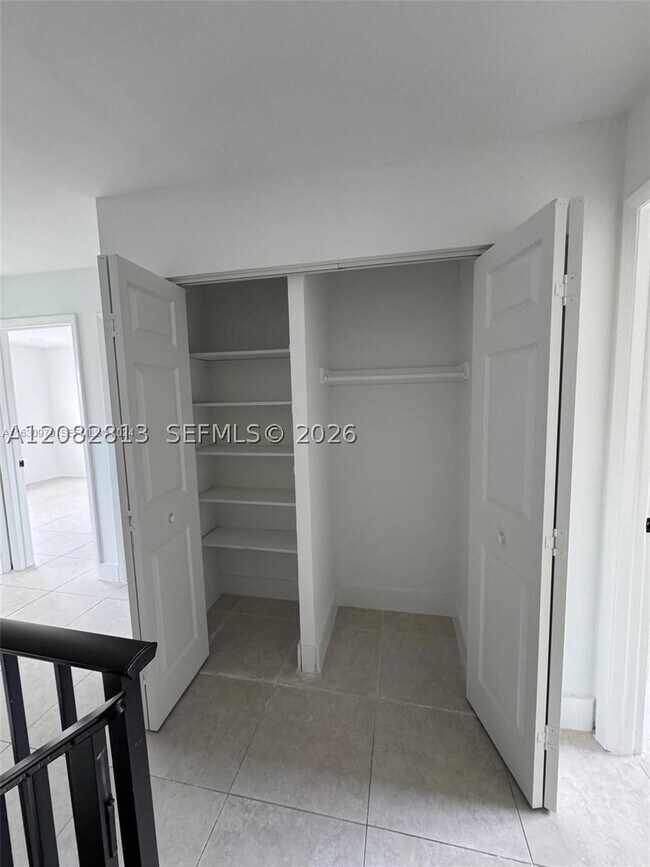 Building Photo - 6628 SW 41st St