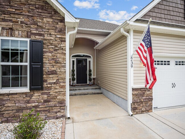 Building Photo - 239 Sailor St