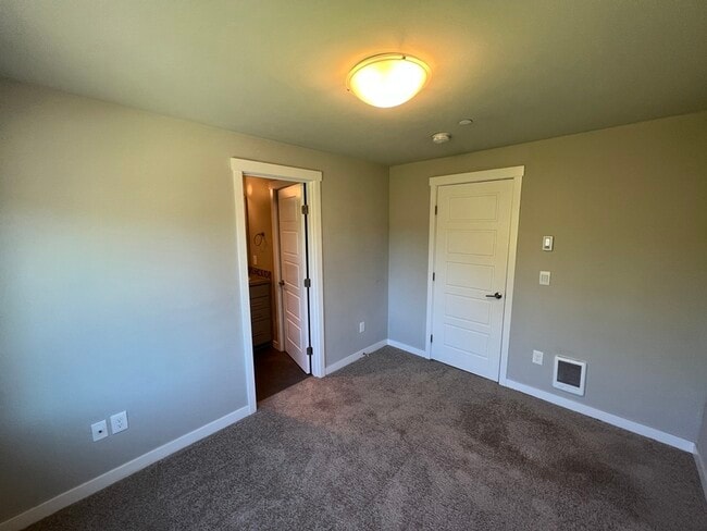 Building Photo - 14913 48th Ave W