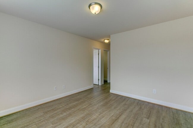 Building Photo - Two Story Townhome!