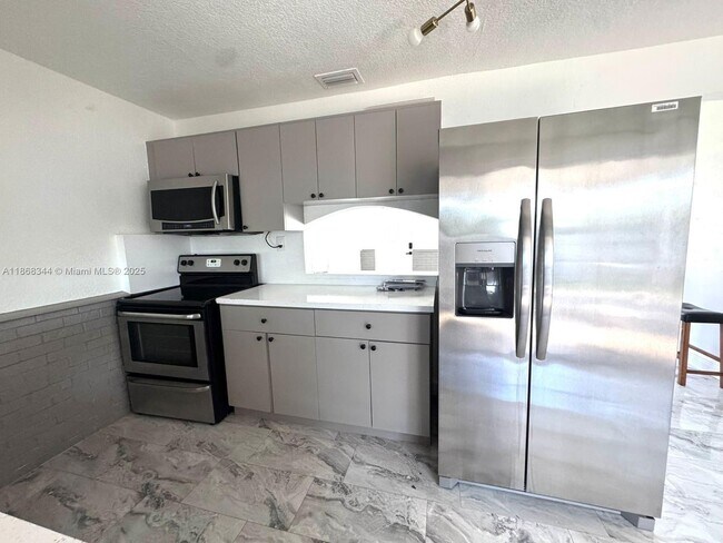 Building Photo - 4119 SW 49th St