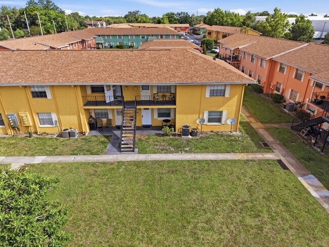 Building Photo - Modern & Spacious 2-Bedroom Apartment in Serene Oakridge Orlando