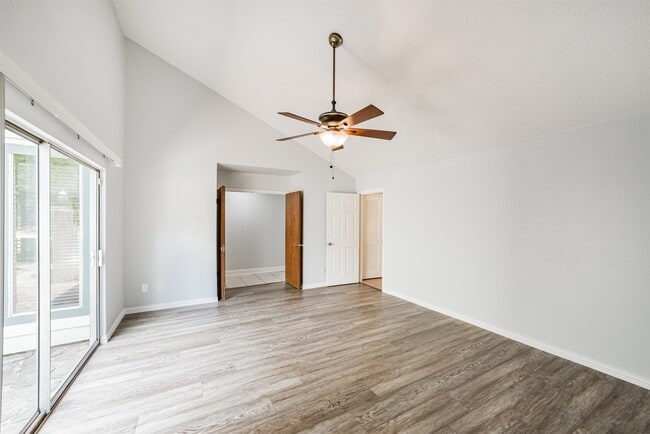 Building Photo - 9503 Dalmally St