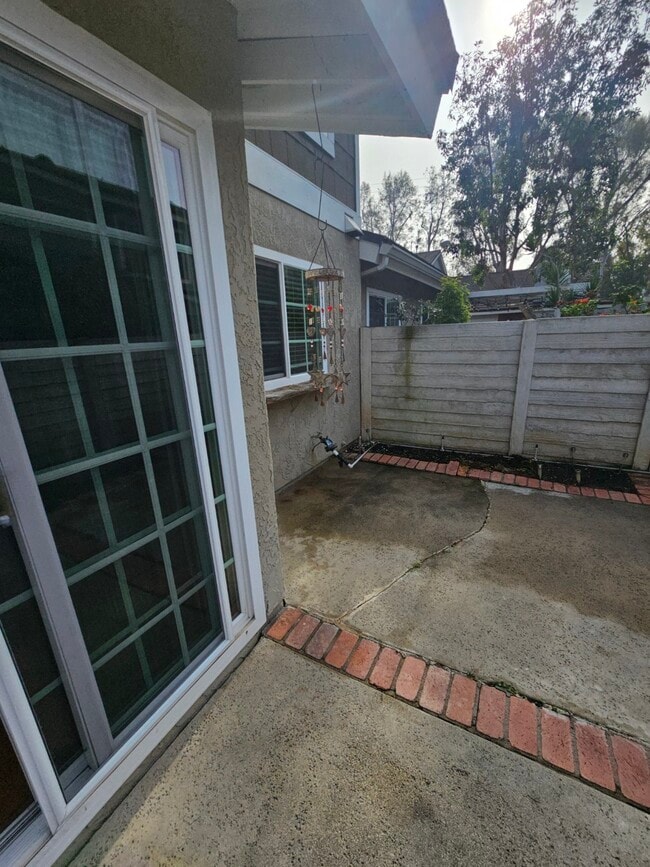 Building Photo - 25 Weepingwood