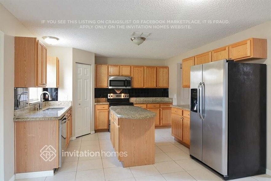 Building Photo - 1249 SW Mancuso Ave