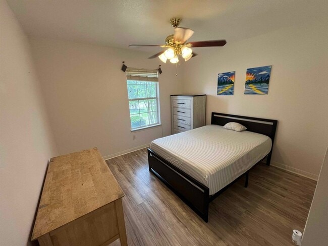 Building Photo - 116 River Knoll