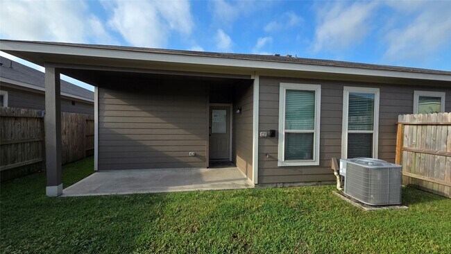 Building Photo - 9860 Grosbeak Ln
