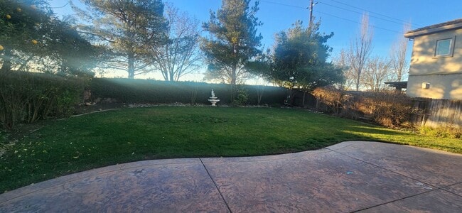 Building Photo - Beautiful 4 Bedroom 2.5 Bathroom Home on Large Lot in Elk Grove