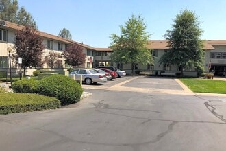 Building Photo - 910 Canby Rd