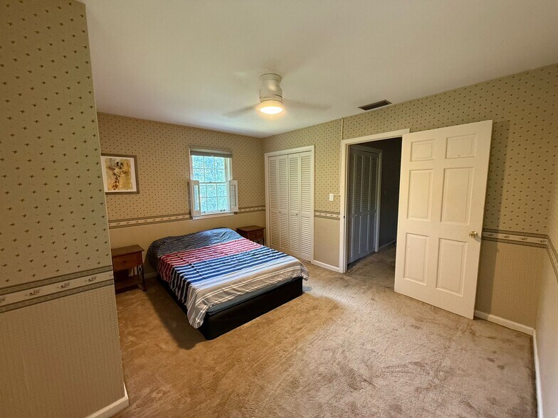 Building Photo - 2402 Delgado Dr