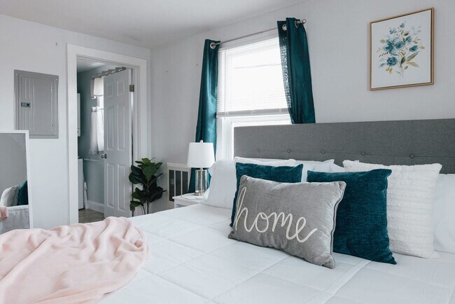 Building Photo - 905 Hill St