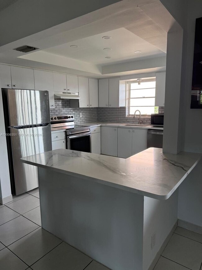 Building Photo - 200 NE 12th Ave