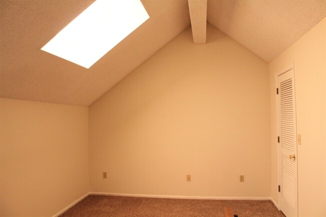 Building Photo - Huge 1 bedroom Condo With Loft, Walking Distance From Belmar! Available Mid July!!