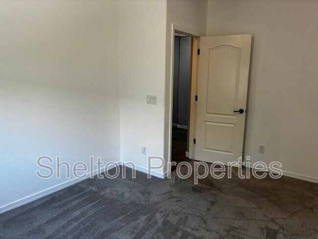 Building Photo - 10326 E Corbin Ave