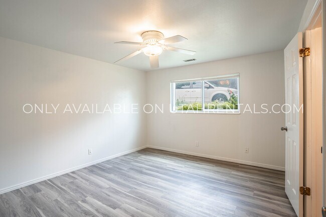Building Photo - 1651 Hickory Ln