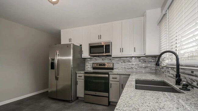 Building Photo - 1270 Del Rey Dr